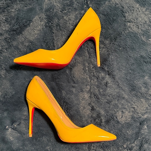 Christian Louboutin Sunny Yellow Heels - Picture 2 of 6